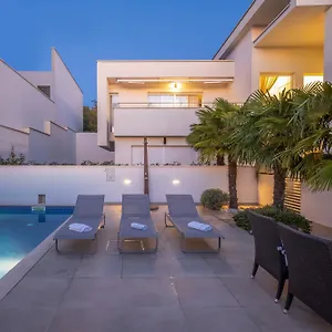 adriatic-dream-luxury-apartment-private-pool.primorje-gorskikotar.com/